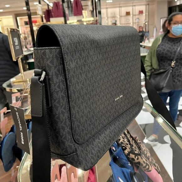 37U9LHRM2B HARRISON LAPTOP Messenger Crossbody - Picture 4 of 11
